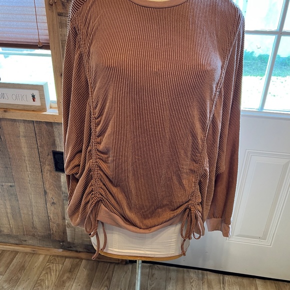 WOMENS LADIES PLUS SIZE 2X BROWN LONG SLEEVE TOP SHIRT BY IT'S - Picture 2 of 7